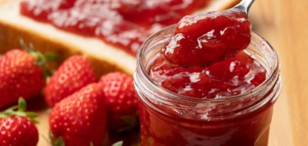 بمكونات أقتصادية … طريقة عمل مربى الفراولة سهلة وأحسن من الجاهزة
