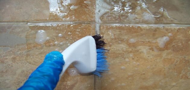 طريقة تنظيف سيراميك الحمام شديد الاتساخ وإعادته كالجديد تماماً