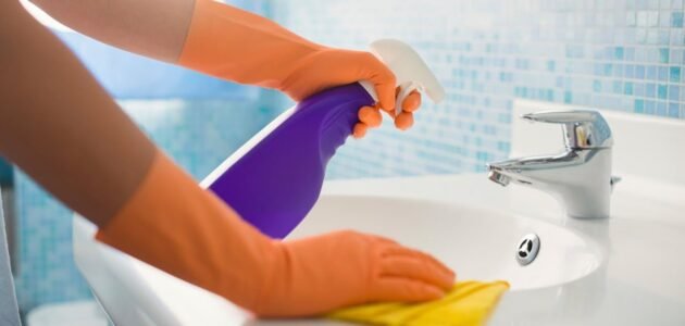 تنظيف سيراميك الحمام والحوض والتواليت بالخلطة السحرية ستزيل العفن وتكلسات السنين