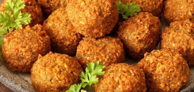 طريقة عمل عجينة الطعمية البيتي اللذيذة في المنزل بكل سهولة