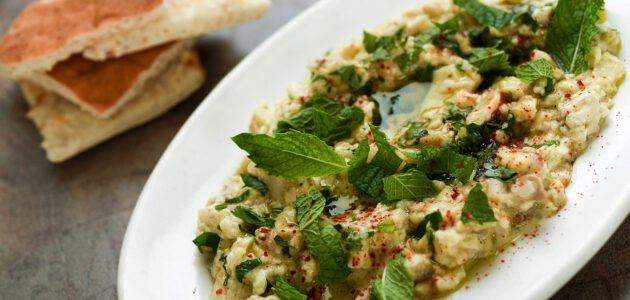 طريقة عمل سلطة الباذنجان التركي بالطحينة اللذيذة في المنزل 1 طريقة عمل سلطة الباذنجان التركي بالطحينة اللذيذة في المنزل