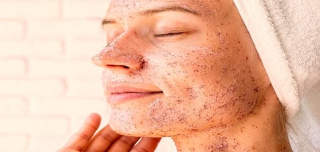 وصفة لتقشير الوجه وتبيضه بمكونات طبيعية فعالة أيا كان نوع بشرتك
