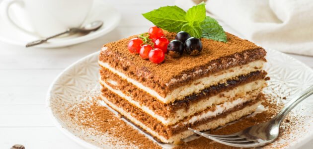 سر تحضير كيكة البسكويت الرائعة بأبسط المكونات لتحلية سهلة وسريعة