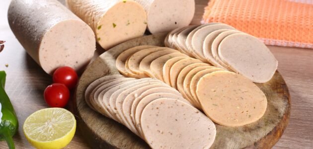 حضري للمدارس.. طريقة عمل لانشون الفراخ بمكونات اقتصادية وبطعم صحي ولذيذ