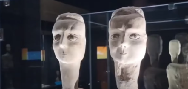 كم عدد تماثيل عين غزال وأين يقع