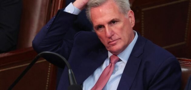 سبب عزل كيفن مكارثي رئيس مجلس النواب الامريكي – موقع خليجنا