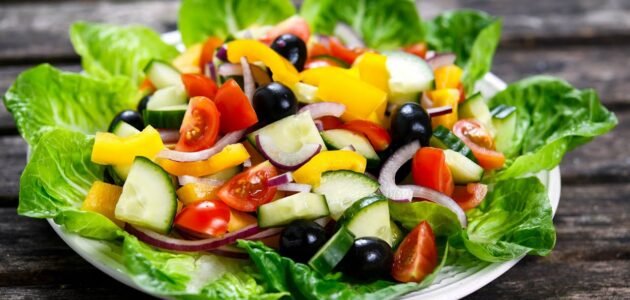 طريقة عمل سلطة الجبنة الفيتا اليونانية الأصلية